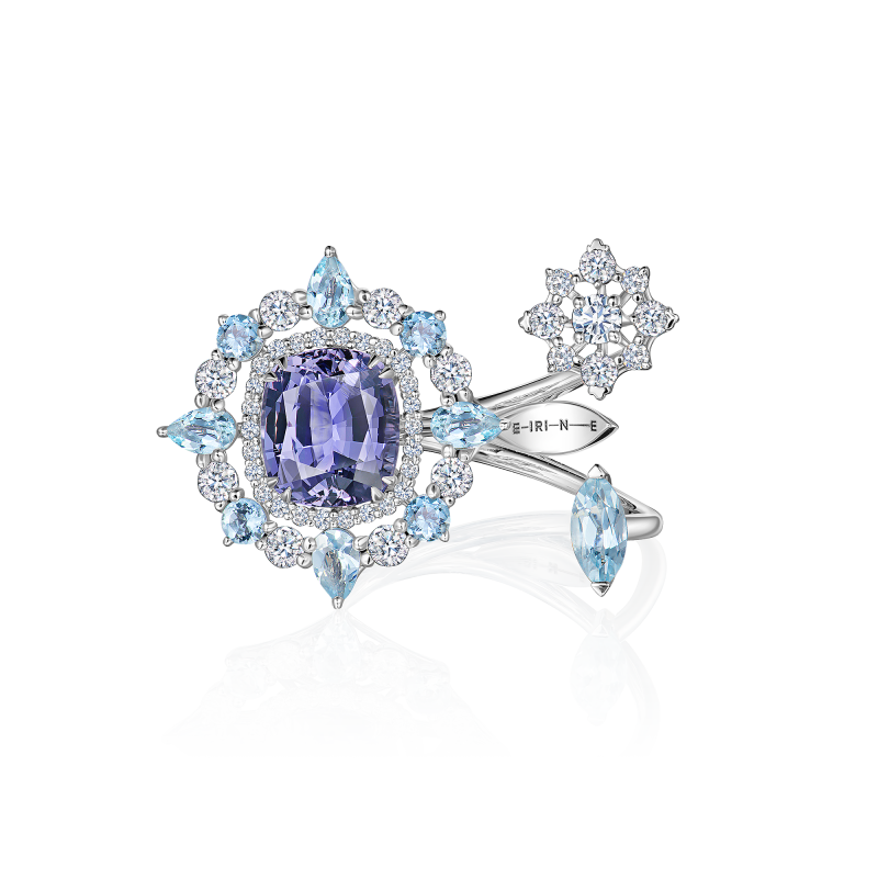 Кольцо с танзанитом, аквамаринами и бриллиантами